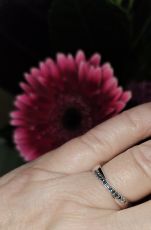 Srebrny pierścionek z diamentami niebieskimi Srebrny pierścionek z diamentami niebieskimi