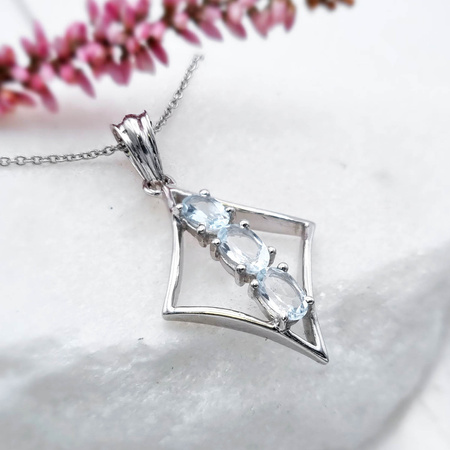 Srebrna zawieszka z topazami niebieskimi Łańcuszek damski