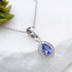 Srebrny wisiorek damski z tanzanitem i kryształami górskimi