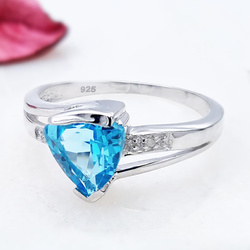 Pierścionek srebrny z topazem i diamentami