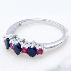 Srebrny pierścionek z szafirem i rubinem Pomysł na prezent