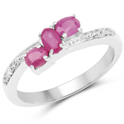 Pierścionek srebrny z rubinami i diamentami