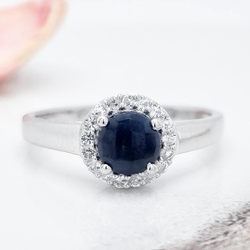 Pierścionek zaręczynowy z szafirem i kryształem górskim