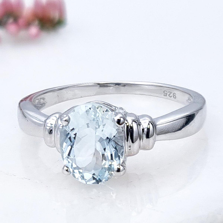Pierścionek srebrny z akwamarynem
