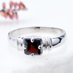 Pierścionek z granatem Srebro 925 Pomysł na prezent
