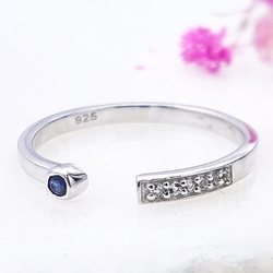 Pierścionek z szafirem i kryształem górskim