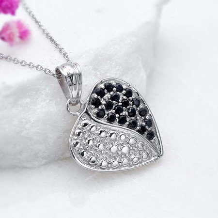 Wisiorek serduszko z szafirami Srebrny łańcuszek