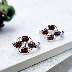 Angielskie zapięcie kolczyki srebrne z granatami