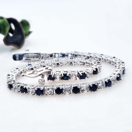 Bransoletka z kryształami górskimi i szafirami