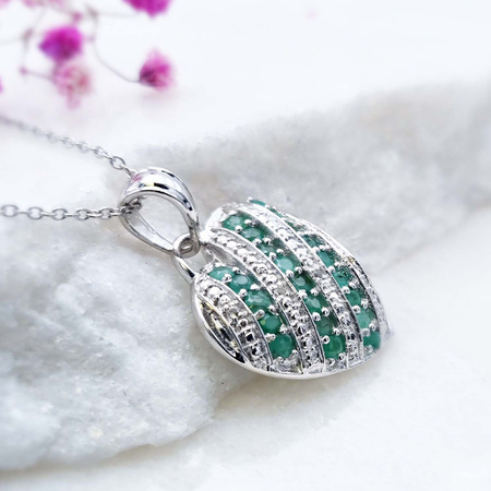 Łańcuszek z zawieszką ze szmaragdami i kryształami górskimi