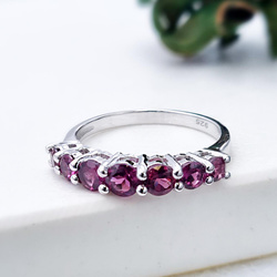 Srebrny pierścionek z granatami rodolit Pomysł na prezent