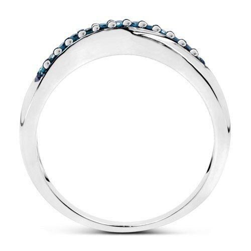 Srebrny pierścionek z diamentami niebieskimi